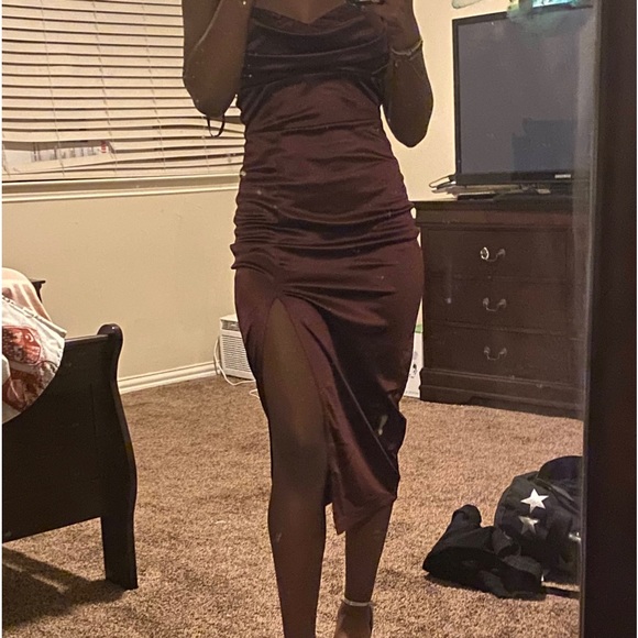 Windsor Luxury Event Dress - Picture 1 of 5